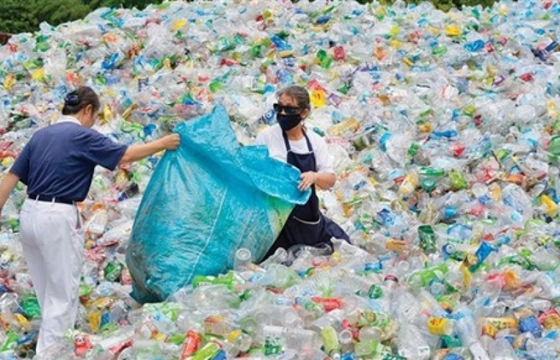 أوّل طريقة في العالم لتحويل البلاستيك إلى وقود