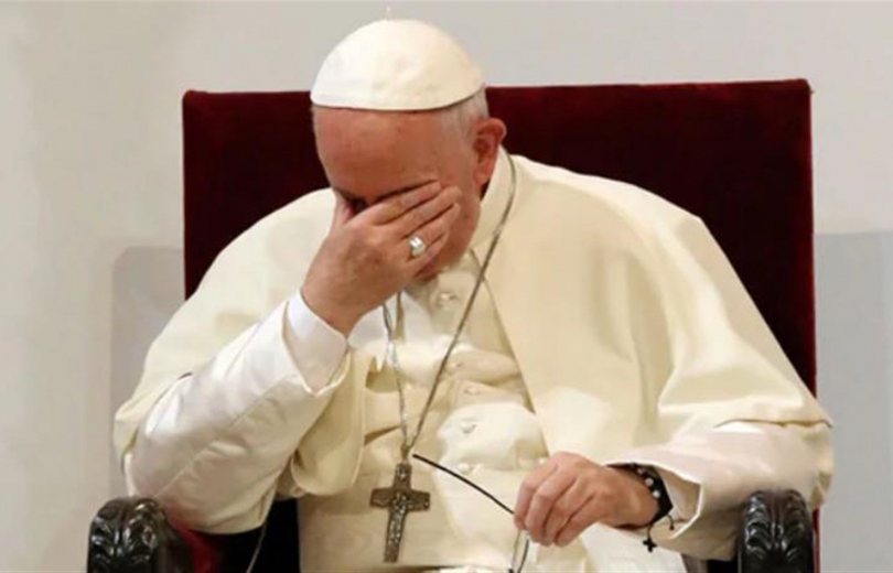 البابا يبكي لبنان... ويطلب 