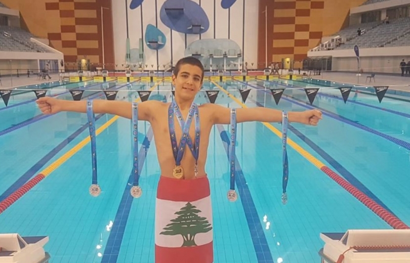 ابن الـ13 عاماً يحقّق 6 ميداليات للبنان في السباحة