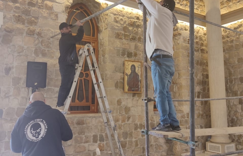 يوسف ساسين يرمم سقف كنيسة القديس يوسف المخلصية في حوش الأمراء